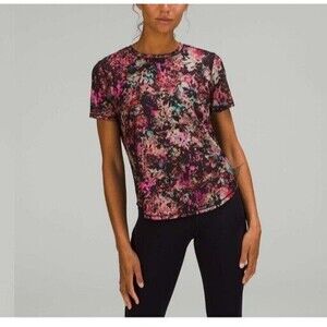 Lululemon Activewear Running Training Lycra Top in Stencil Red Multicolor, Large